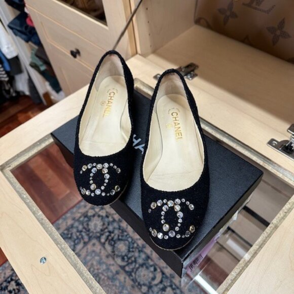 Chanel Crystal Embellishments Size 8B Black Ballet Flats - Picture 1 of 8